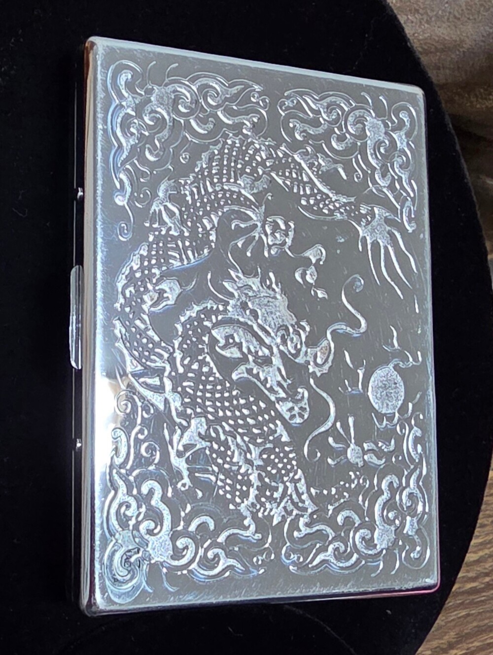 Dragon Theme Embossed Stainless Steel Card Holder - Picture 3 of 15